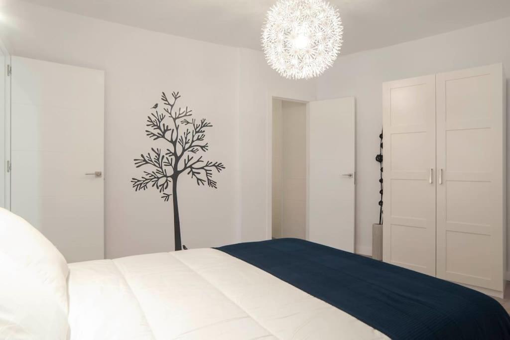 Moderno Apartamento En Plaza Merced Малага Экстерьер фото